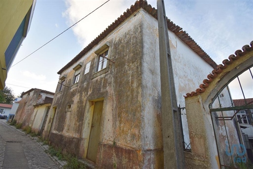 Traditional house with 3 Rooms in Miranda do Corvo with 111,00 m²