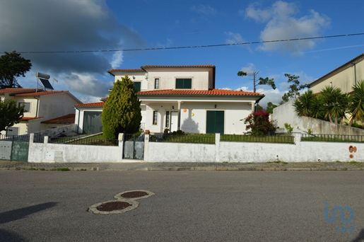 Home / Villa with 4 Rooms in Coimbra with 297,00 m²