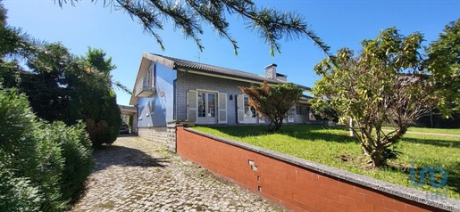 Home / Villa met 5 Kamers in Aveiro met 1004,00 m²