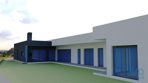 Construction land with 3 Rooms in Miranda do Corvo with 583,00 m²