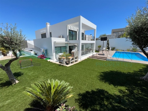 Atemberaubende Familienvilla mit 3 Schlafzimmern im Herzen der Algarve