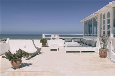 Guest house, hotel 9 bedrooms, Sea view, 100m from the beach