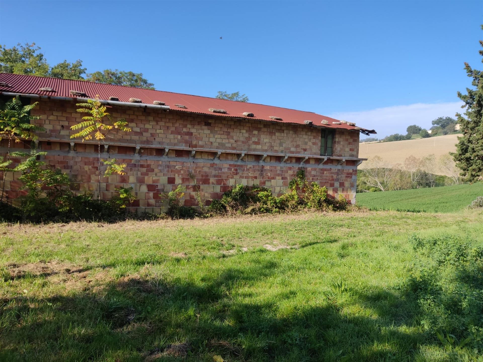 Ferme en pierre avec 12 hectares de terrain 