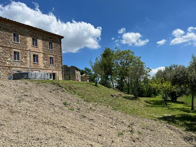 Freistehendes Bauernhaus in einem kleinen Weiler