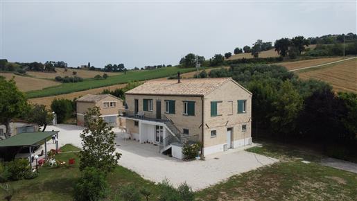 Country house with outbuildings near Recanati 