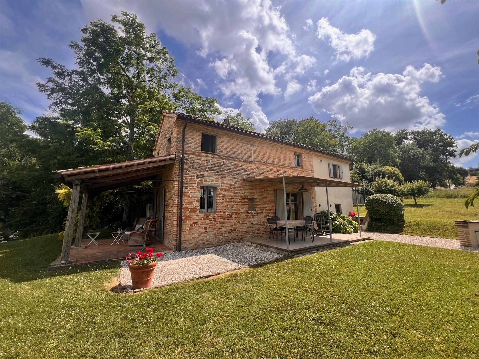 Mooi gerenoveerd huis op 15 km van Senigallia