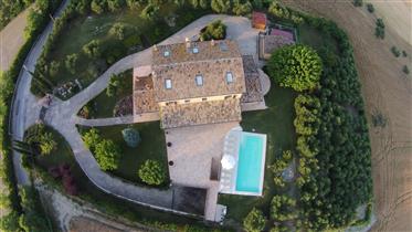 Villa con piscina a pochi km da Senigallia 