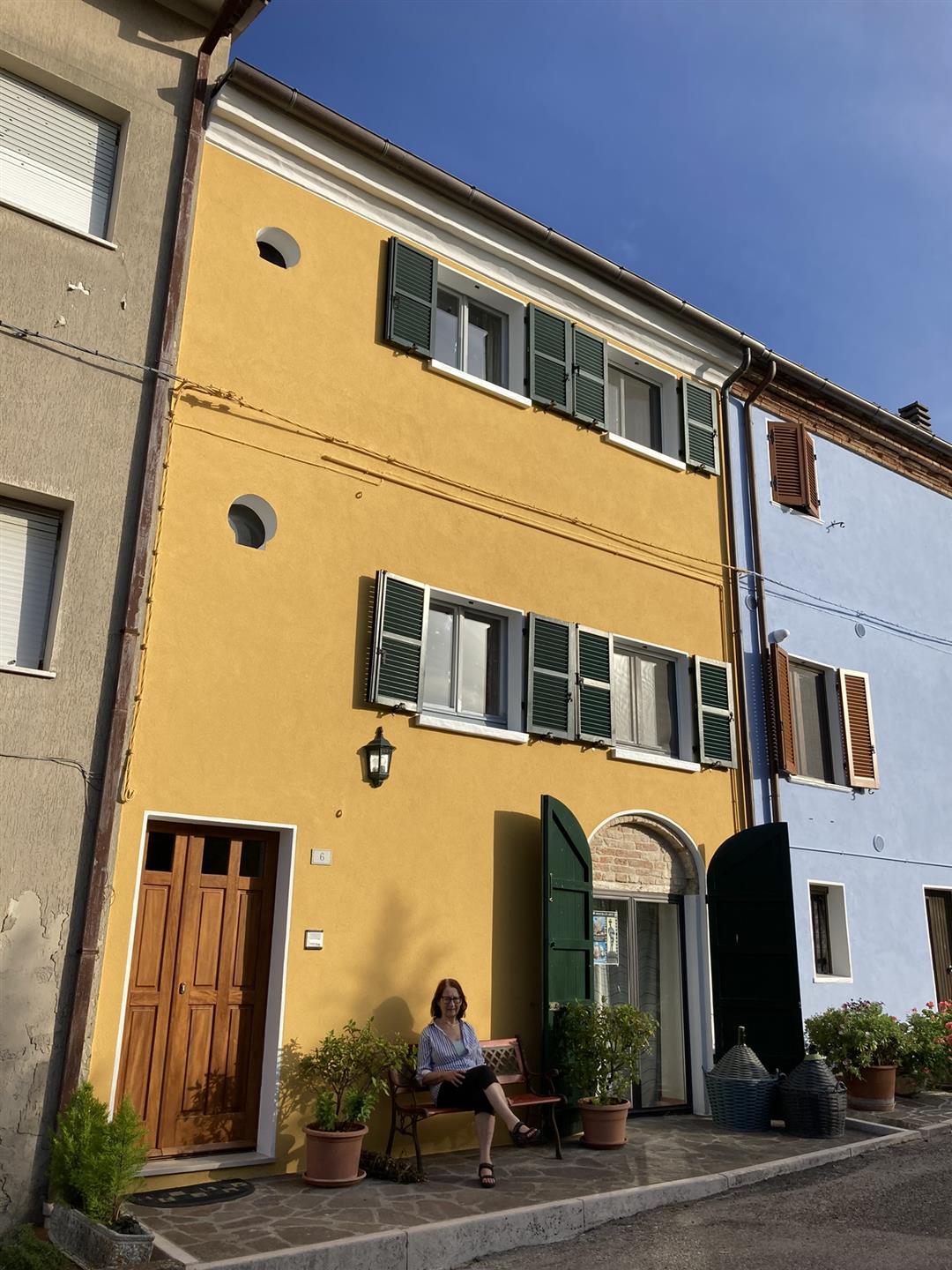 House on the edge of the old city walls of Orciano.