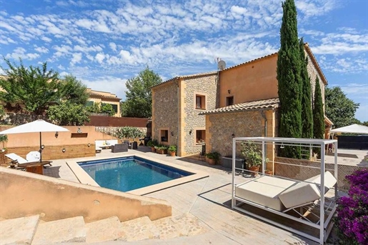 Magnificent natural stone finca with pool in Calviá