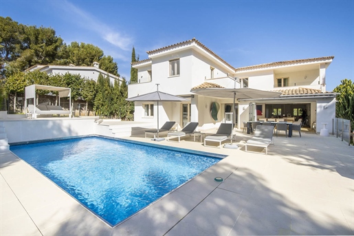 Mediterrane Villa mit Pool und Teilmeerblick in Santa Ponsa
