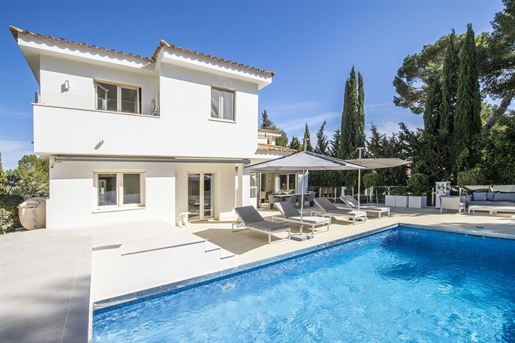 Mediterrane Villa mit Pool und Teilmeerblick in Santa Ponsa