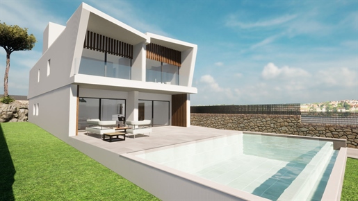 Hermosa villa de nueva construcción en 2a línea de mar en Son Veri Nou