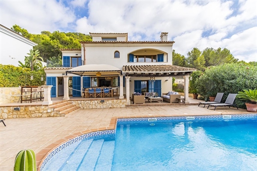 Villa with partial sea view and holiday license in Nova Santa Ponsa