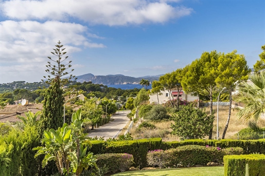 Villa with partial sea view and holiday license in Nova Santa Ponsa