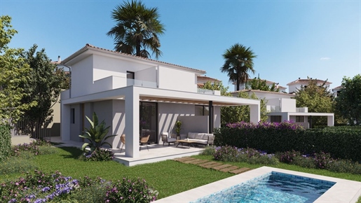 Belle villa nouvellement construite avec piscine commune à Cala Romàntica