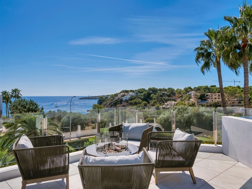 Villa in 2nd sea line with fantastic sea views in Sol de Mallorca