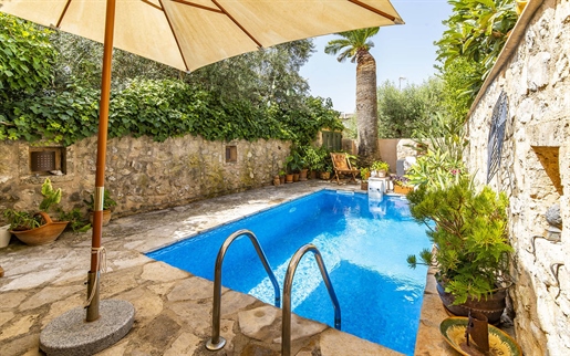 Bella, renovada casa de pueblo con piscina en Vilafranca de Bonany