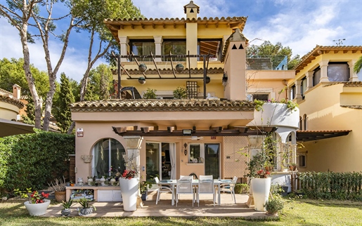 Charming villa with sea views in an exclusive complex with sea access in Santa Ponsa