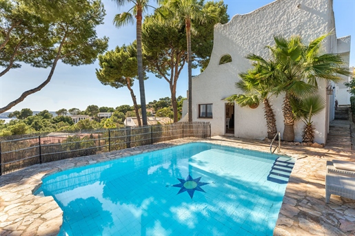 Pretty Mediterranean villa with pool and sea views in Costa d´en Blanes