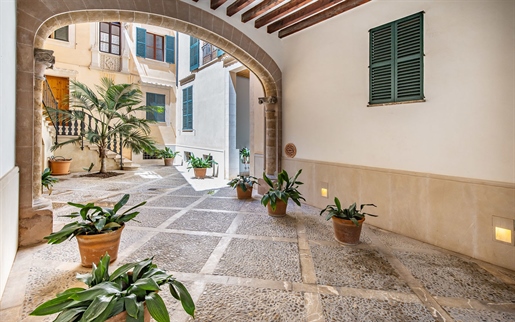 Appartement luxueusement rénové dans un palais de la vieille ville de Palma