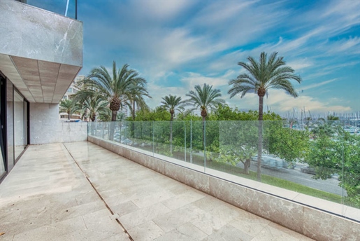 Frontline luxury apartment with sea views in Palma