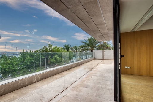 Lujoso apartamento nuevo en 1. Linea de mar en Palma