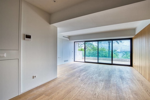 Lujoso apartamento nuevo en 1. Linea de mar en Palma