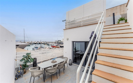 Fantastic terraced house in front line to the sea in Calanova