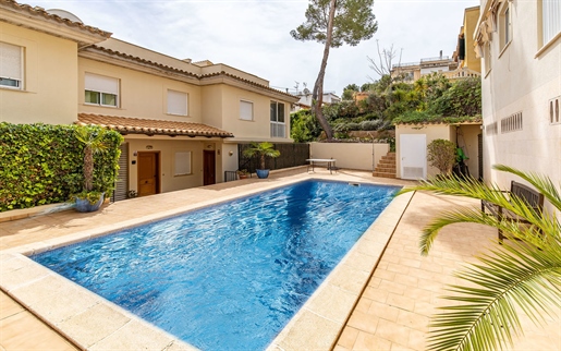 Appartement bien entretenu au rez-de-chaussée avec jardin privé et piscine commune à Cas Catalá