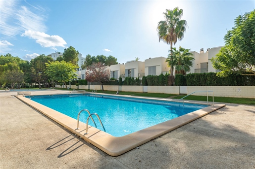 Well maintained terraced house with community pool and close to the beach in Playa de Palma