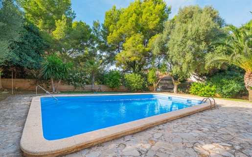 Mediterránea villa para renovar con piscina en Nova Santa Ponsa
