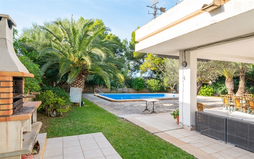 Mediterranean villa to renovate with pool in Nova Santa Ponsa