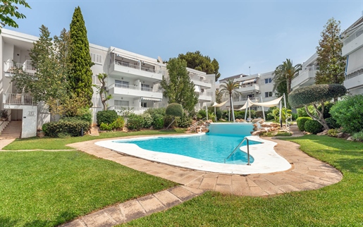 Appartement moderne dans un grand complexe avec piscine communautaire à Santa Ponsa