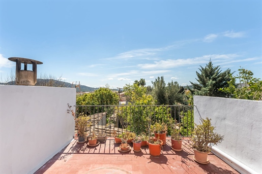Attractive village house with a lovely unobstructed view in Alaró