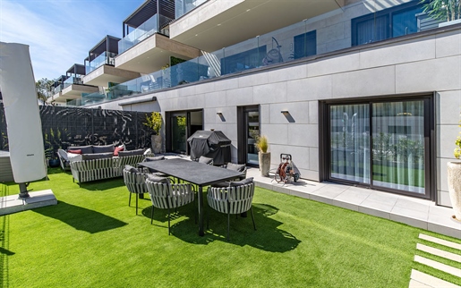 Appartement moderne avec jardin et piscine communautaire à Santa Ponsa