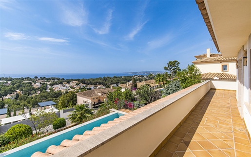 Exklusive Villa mit Pool und wunderschönem Meerblick in Bendinat