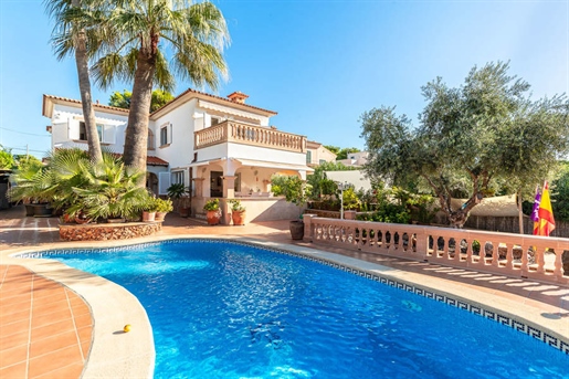 Fantastische Meerblick-Villa mit Pool und Strandnähe in Cala Pi