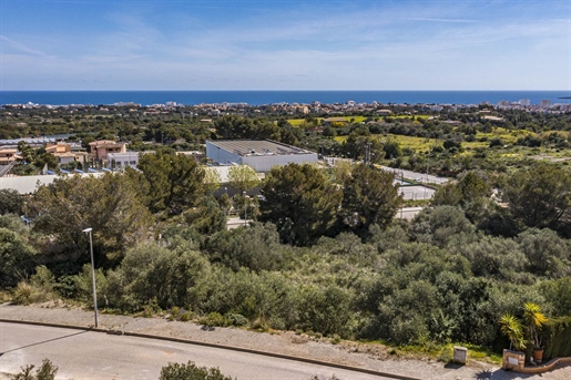 Sunny plot with sea and mountain views in Son Servera