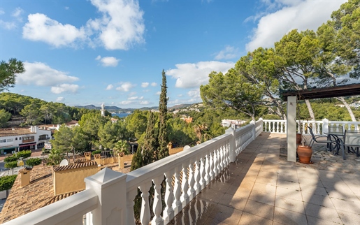 Gepflegte mediterrane Villa mit Pool und Teilmeerblick in Santa Ponsa