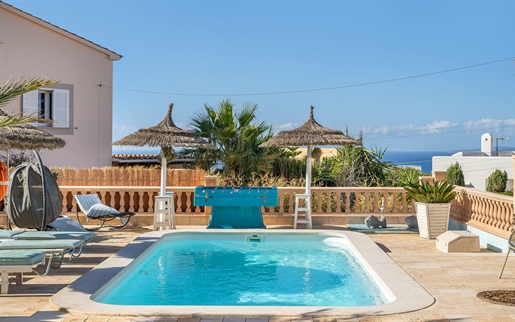 Mallorquinische Villa mit traumhaftem Meerblick und Ferienlizenz in Bahia Grande