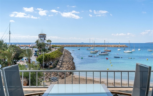 Lovely seafront apartment with communal pool in Portals Nous