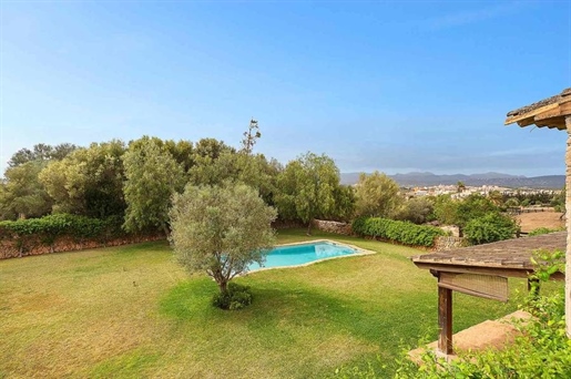 Mooie rustieke finca met zwembad en vrij uitzicht in Palma