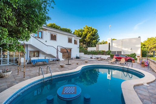 Clásica villa mediterránea con gran jardín y piscina en Santa Ponsa