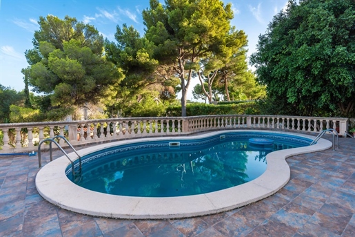 Klassisches Einfamilienhaus mit Pool und grossen Garten in Santa Ponsa