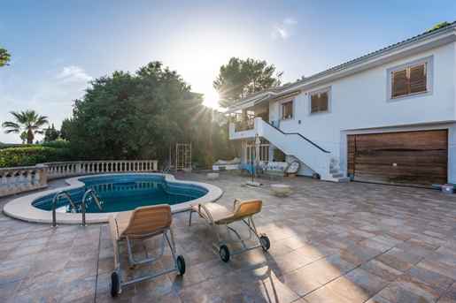 Belle maison individuelle classique avec piscine à Santa Ponsa