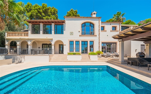 Villa méditerranéenne avec vue imprenable sur la mer et piscine à Cas Català
