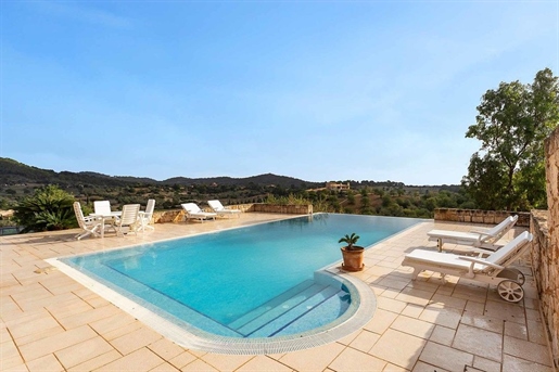 Fabulous villa with pool and mountains view in Felanitx