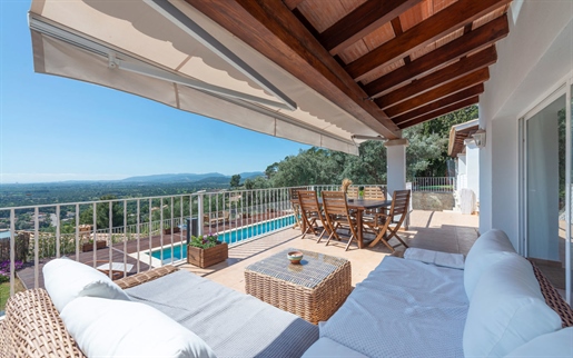 Family villa with pool, garden and fabulous panoramic views in Bunyola