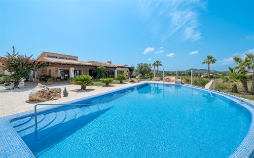 Wonderful, rustic finca with pool and mountains view in Felanitx