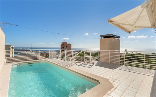 Superbe penthouse avec vue sur la mer et piscine privée à Palma